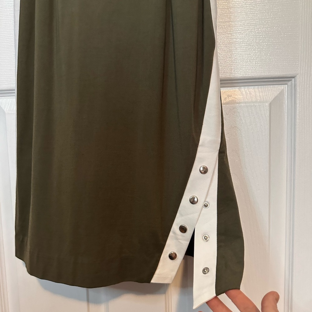 Bar III Sleeveless Olive Green Contrast-Trim Dress - Picture 4 of 7
